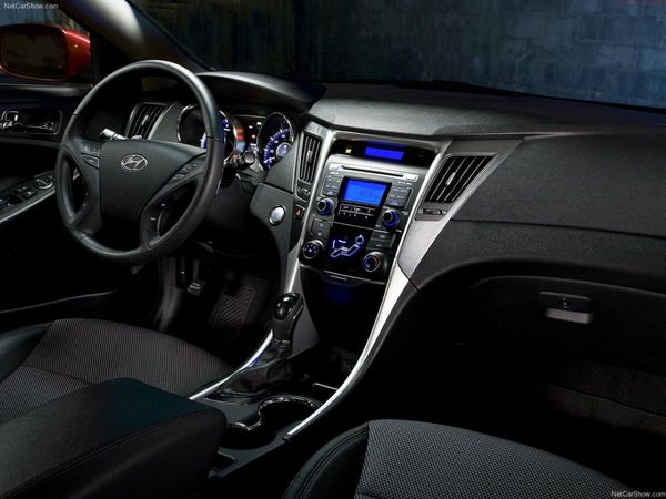 نمایندگی و تعمیرگاه هیوندای آسان موتور مرادی در شریعتی - کد 212 ۳