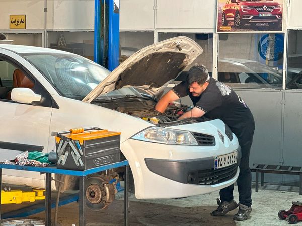 تعمیرگاه ایران رنو در تهرانپارس ۳