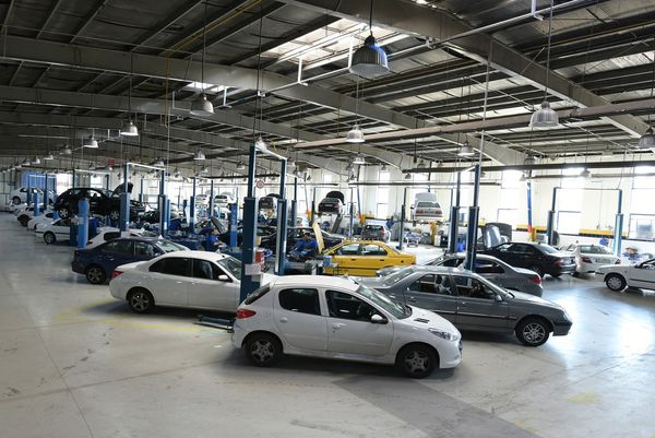 تعمیرگاه مرکزی و نمایندگی شماره 1 ایران خودرو در خیابان آزادی - کد 1067 ۳