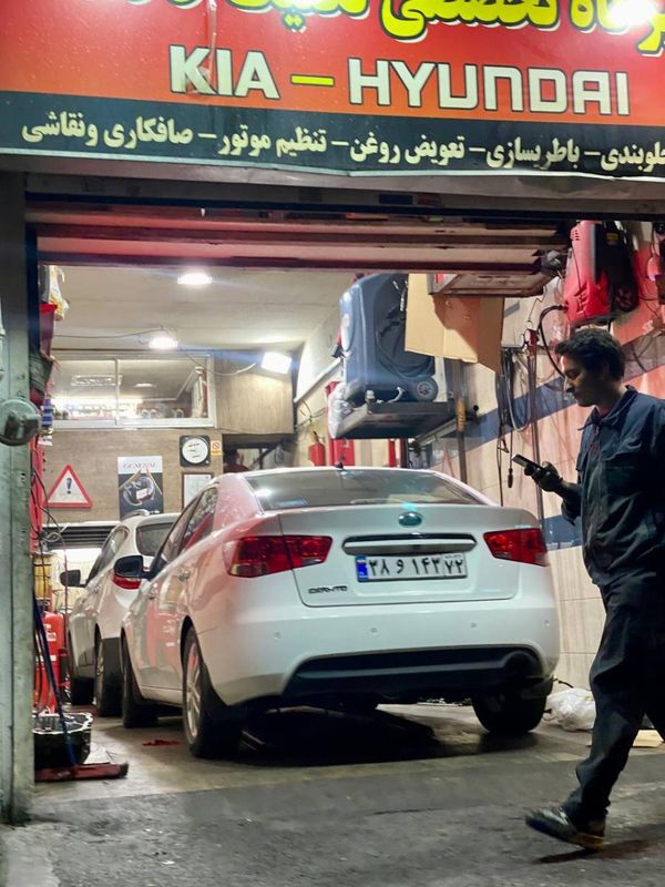 تعمیرگاه تکنیک 2000 در سعادت آباد ۱