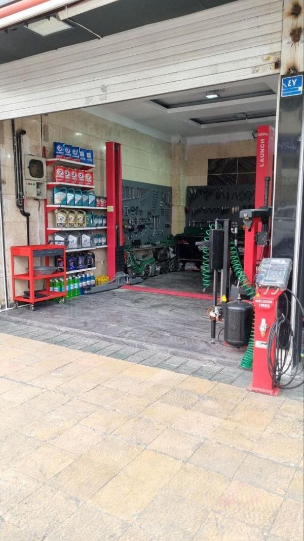 تعمیرگاه دیاکو در اشرفی اصفهانی ۳