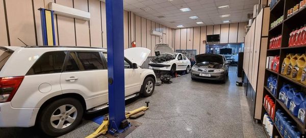 تعمیرگاه کلینیک خودرو رونتون ۳