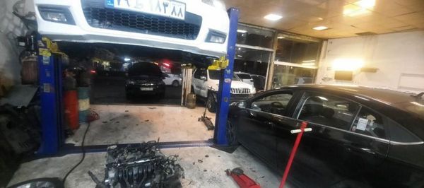 تعمیرگاه کیامکانیک در هنگام ۱
