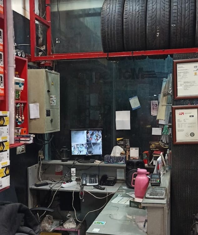 اتوسرویس مهرزاد - فروش تایر.jpg