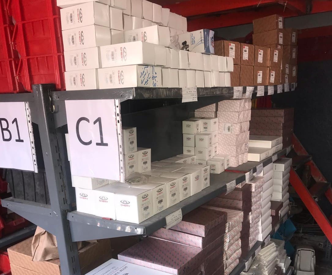 بخش انبار قطعات نمایندگی 478.jpg