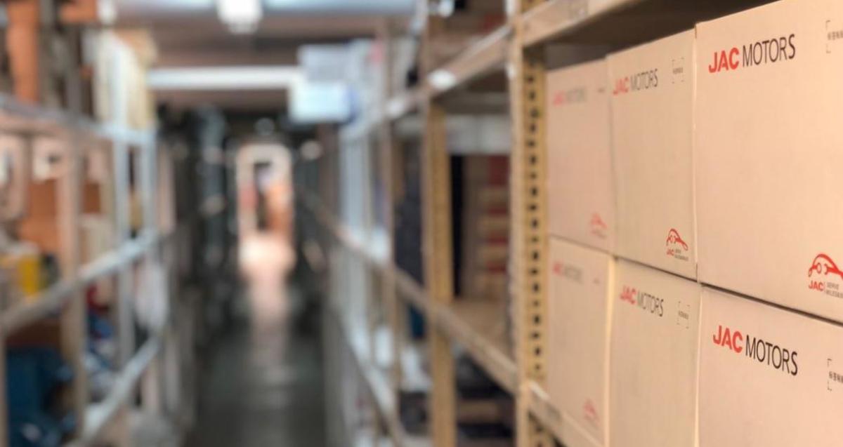 بخش لوازم یدکی کرمان موتور.JPG