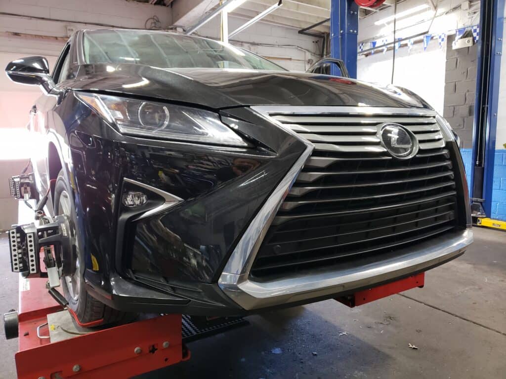 تعمیرات تخصصی لکسوس در تعمیرگاه بختیاری.jpg