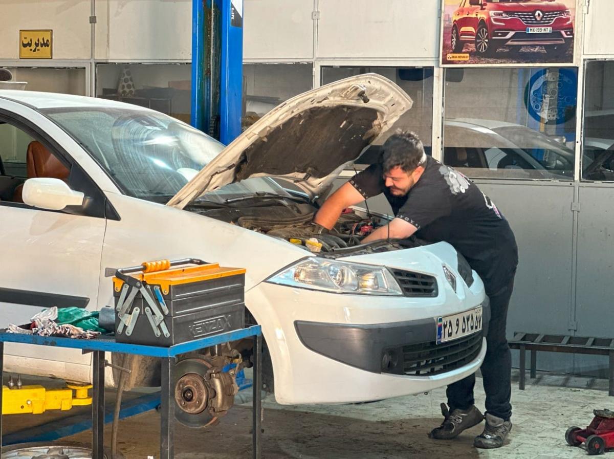 تعمیرات تخصصی مگان 2 - نمای داخلی تعمیرگاه_0.jpg