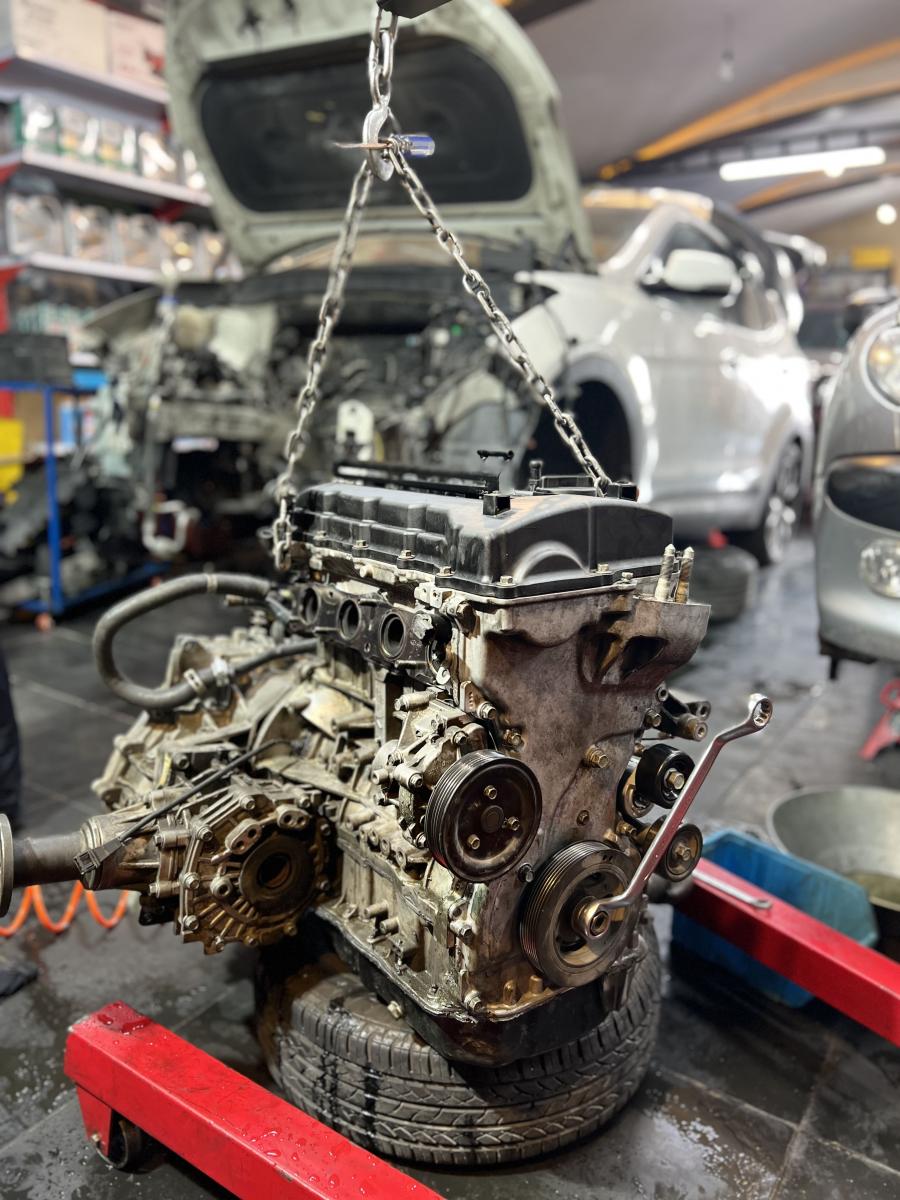 تعمیرات موتور در اتوسرویس پیرو.jpg