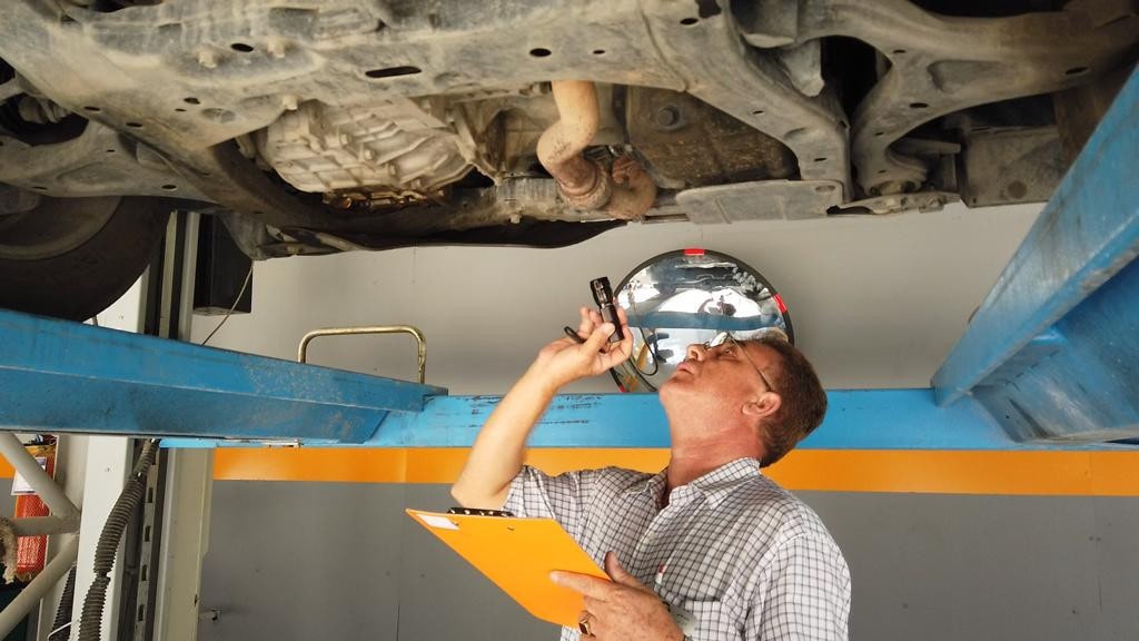 تعمیرگاه اتوشناس - کارشناسی خودرو.jpeg