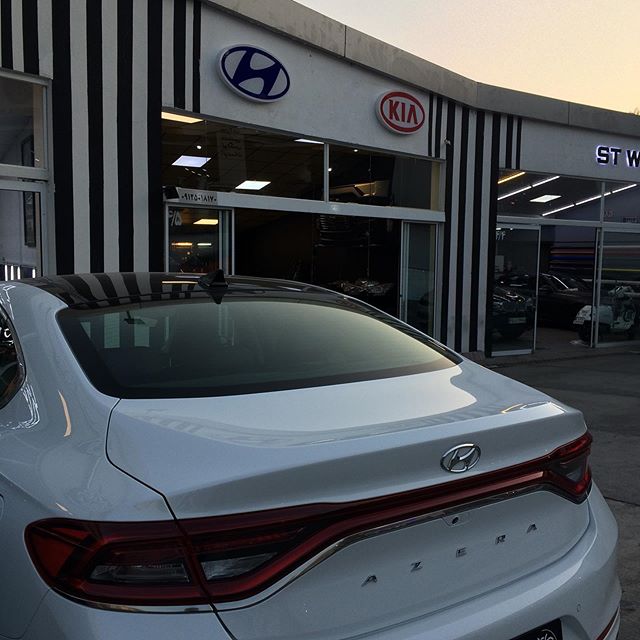 تعمیرگاه اتویونیک - نمای بیرونی.jpg