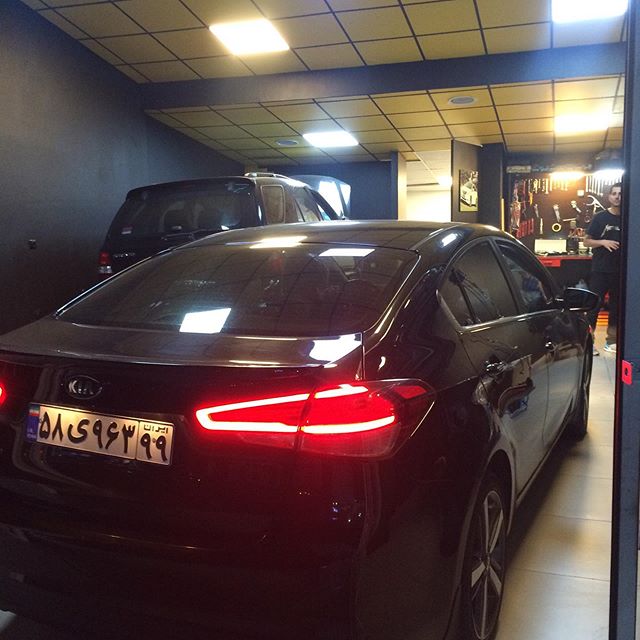 تعمیرگاه اتویونیک - نمای داخل.jpg