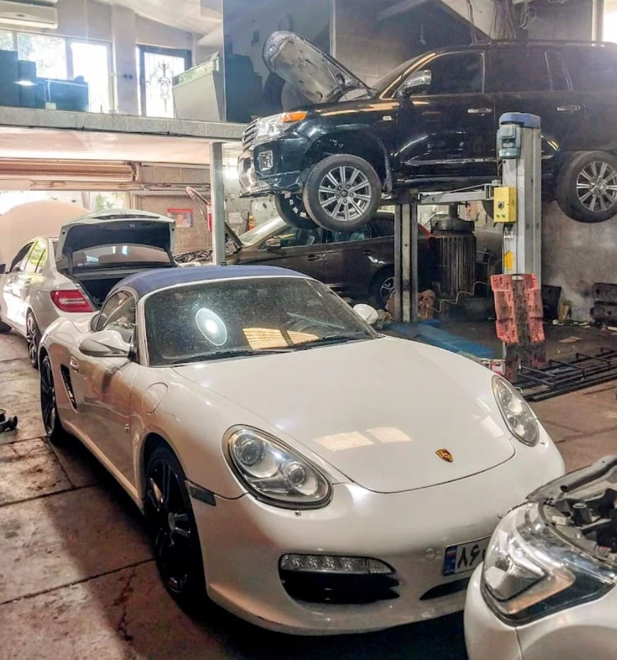 تعمیرگاه تارک خودرو در غرب تهران.jpg