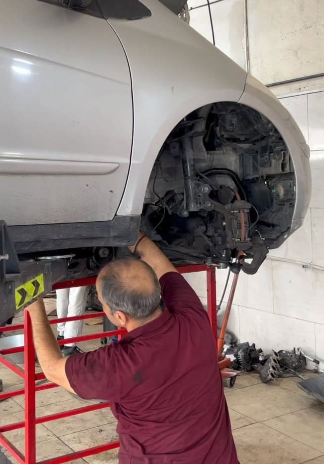 تعمیرگاه حمید ناسوتی در غرب تهران - تعمیرات جلوبندی.jpg