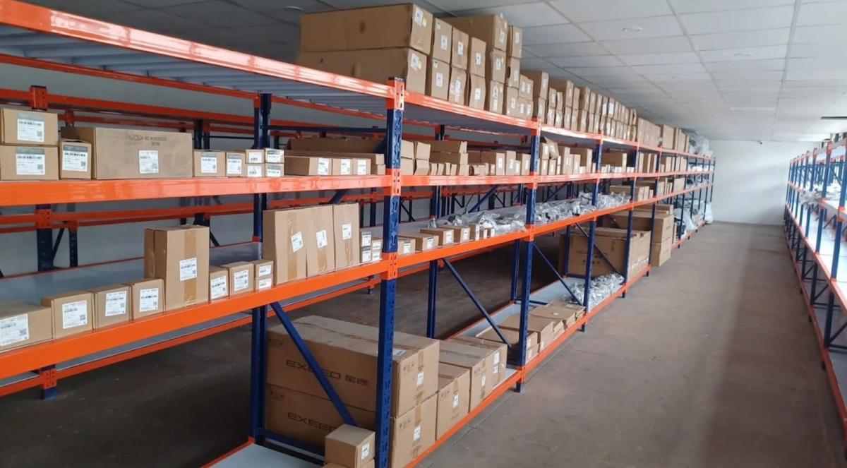 تعمیرگاه مدیران خودرو خسروانی در شرق تهران - کد 193 - انبار قطعات.jpg