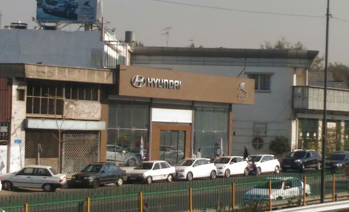 تعمیرگاه هیوندای کرمان موتور در شرق تهران - نمای بیرون.JPG