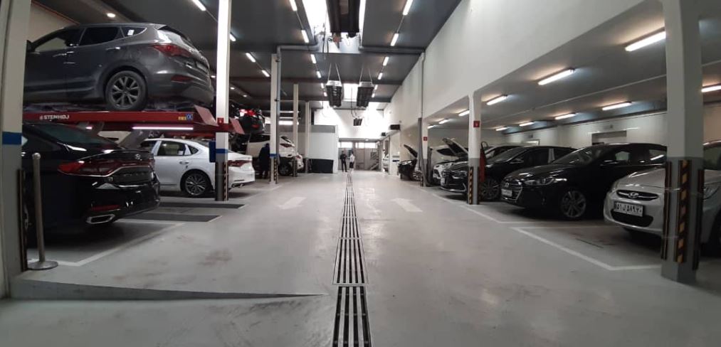 تعمیرگاه هیوندای کرمان موتور در شرق تهران.JPG