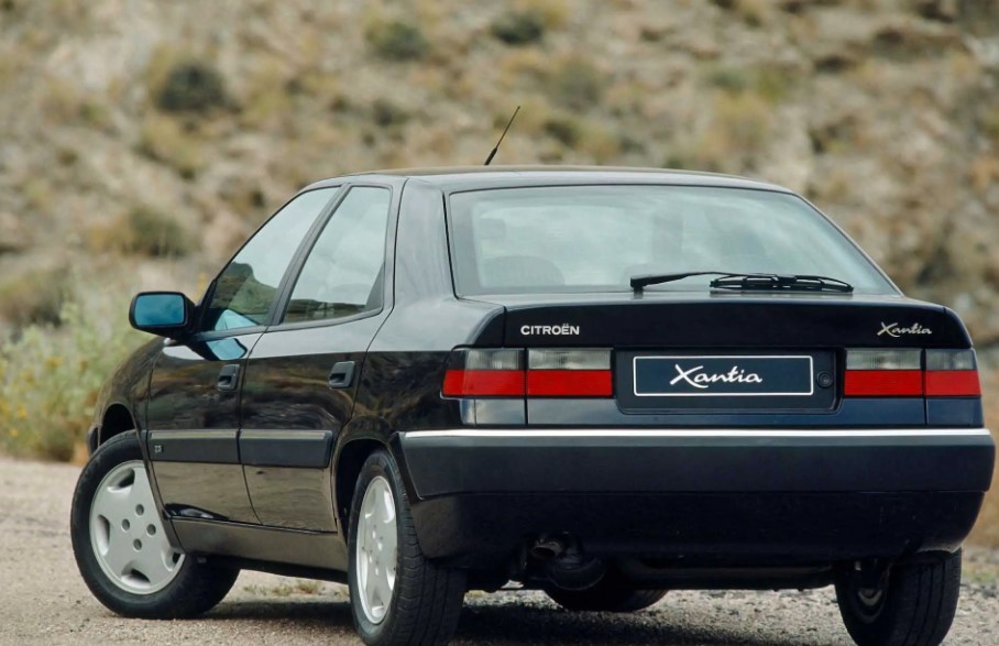 تعمیرگاه پویان - تعمیرات زانتیا.jpg