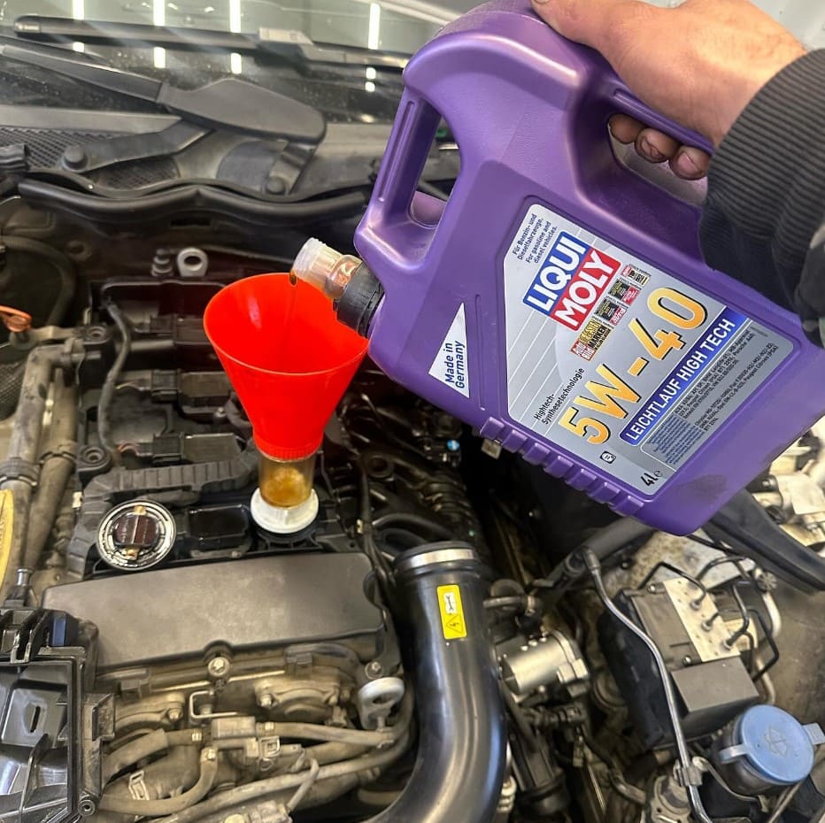 تعویض روغن مرسدس بنز c200.jpg