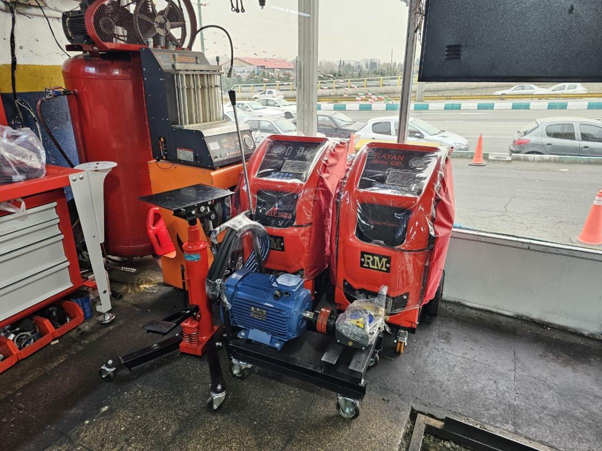 تعویض روغن گیربکس و موتور در تعمیرگاه آزادی.jpg