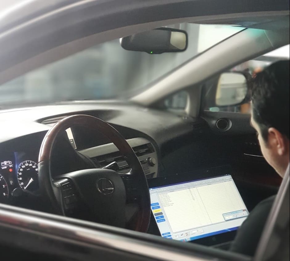 تکنسین عیب یابی نمایندگی تویوتا و لکسوس تبریز.jpg