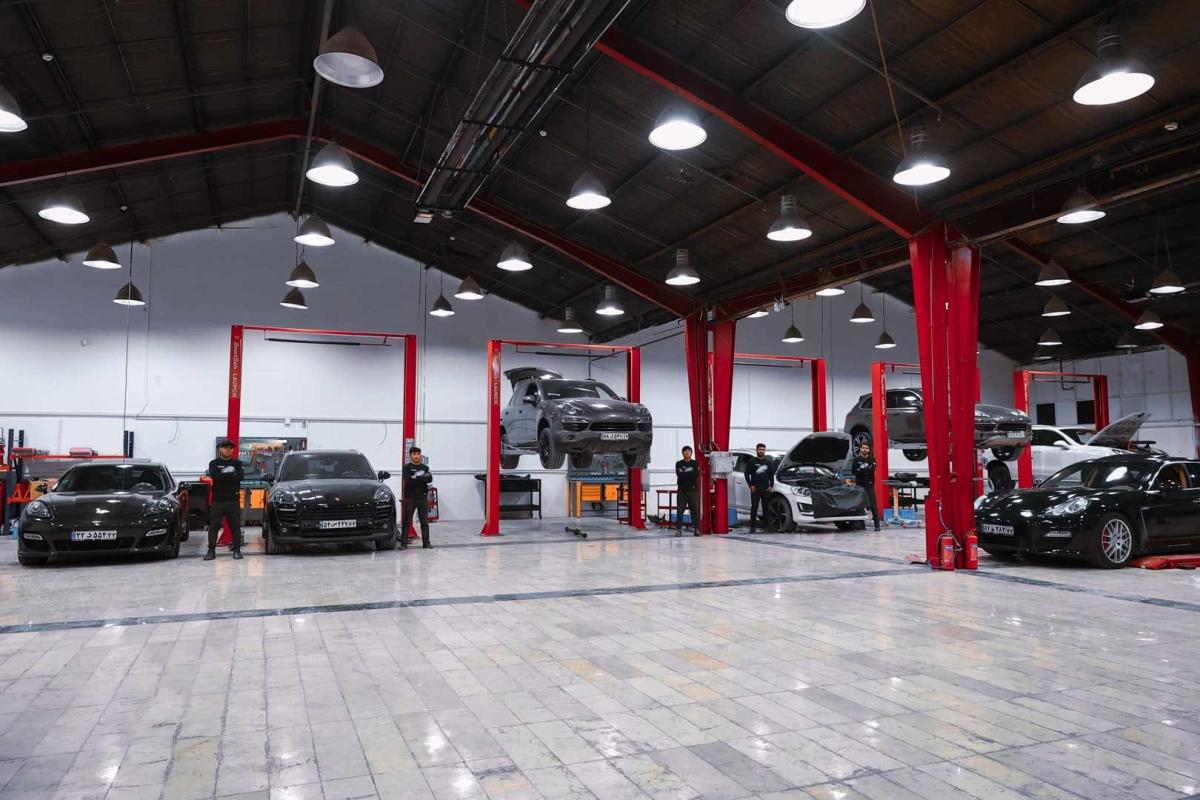 سالن تعمیرات تخصصی پورشه.jpg