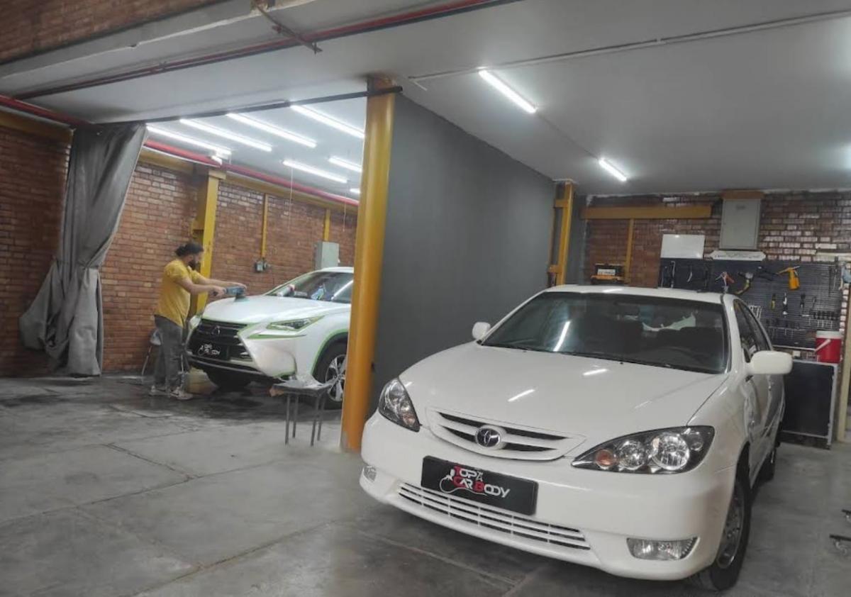 صافکاری و نقاشی تاپ کاربادی در شرق تهران - واکس و پولیش لکسوس.jpg