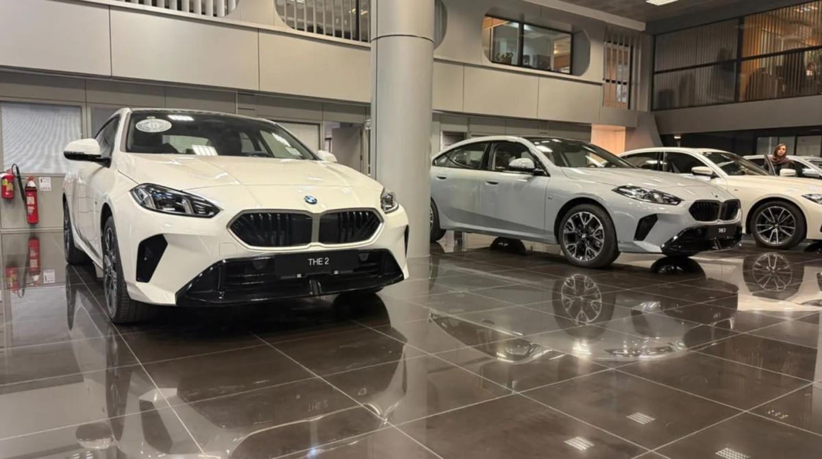 عرضه سدان لوکس ب ام و 225L M Sport مدل 2025 با تحویل 15 روزه توسط پرشیا خودرو - شوروم نمایشگاه.jpg