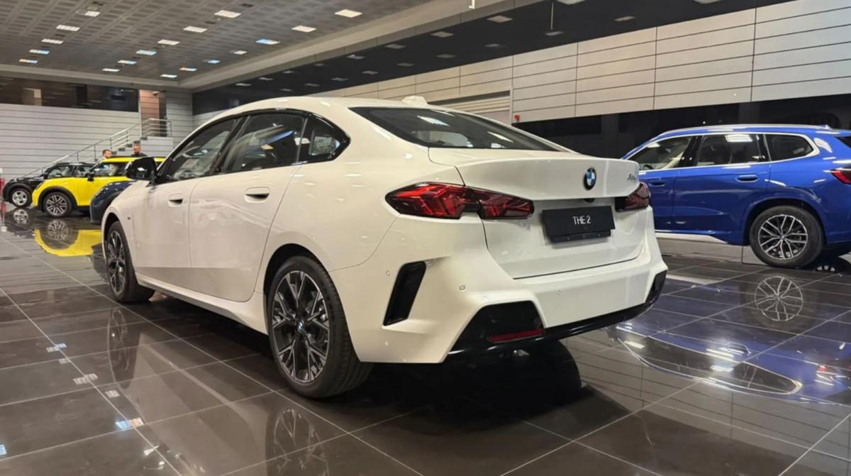 عرضه سدان لوکس ب ام و 225L M Sport مدل 2025 با تحویل 15 روزه توسط پرشیا خودرو.jpg