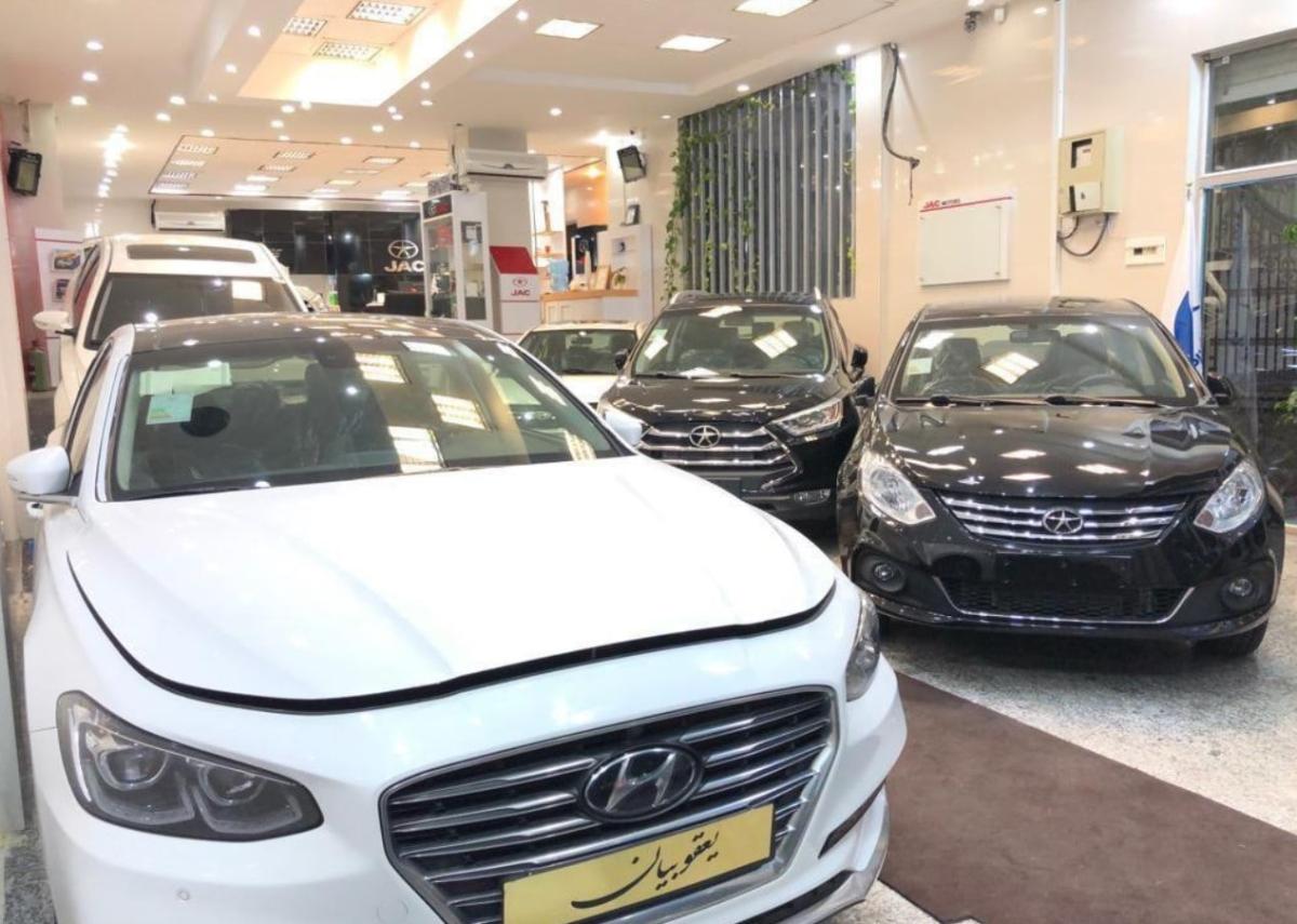 فروش هیوندای آزرا در نمایندگی کرمان موتور صادقیه.jpg