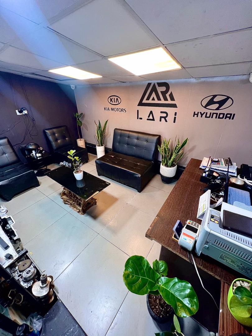 فضای داخلی تعمیرگاه اتویونیک.jpg