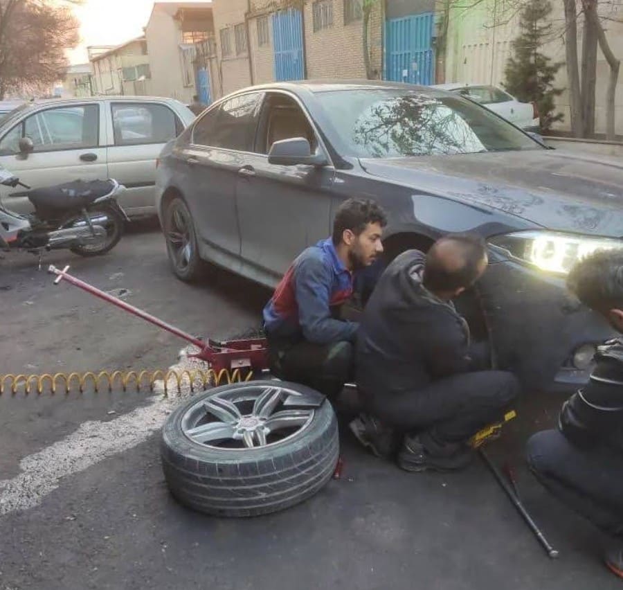 مجموعه تک مکانیک در تهرانپارس - تعمیرات بی ام و.jpg
