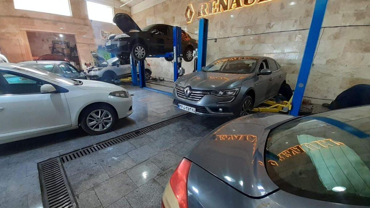 محوطه تعمیرگاه ایران رنو.jpg