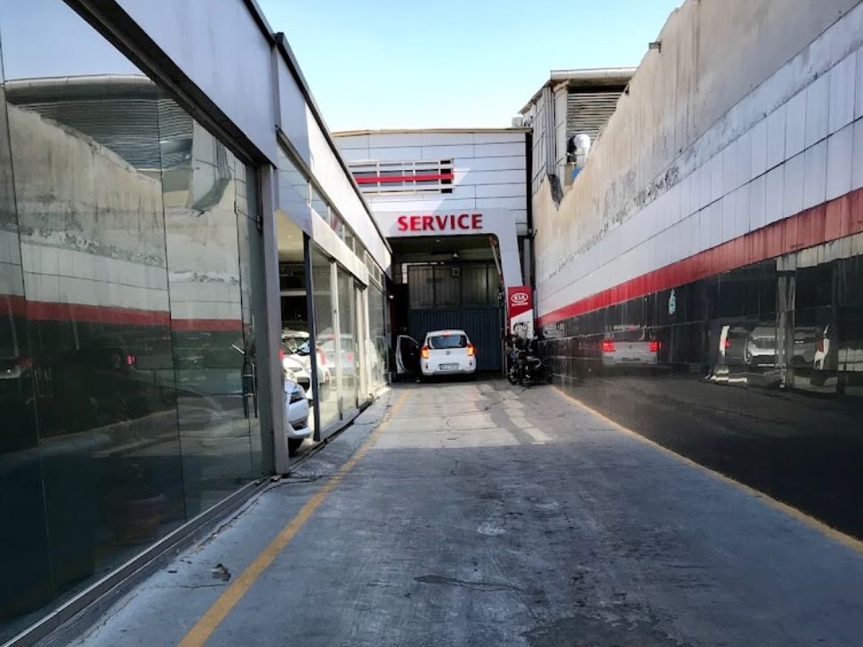 محوطه داخلی نمایندگی کیا 114 در طرشت.JPG