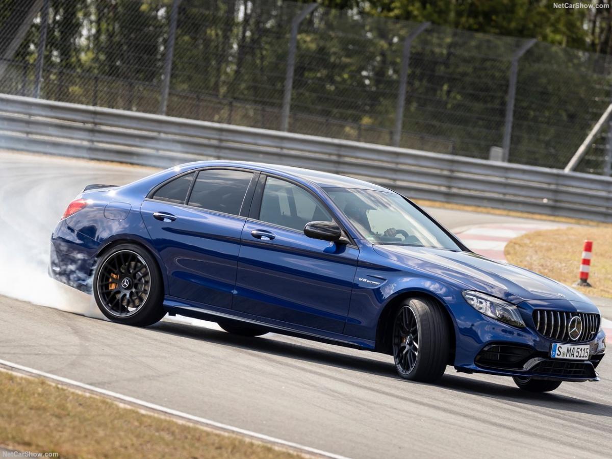 مرسدس بنز C63 AMG.jpg