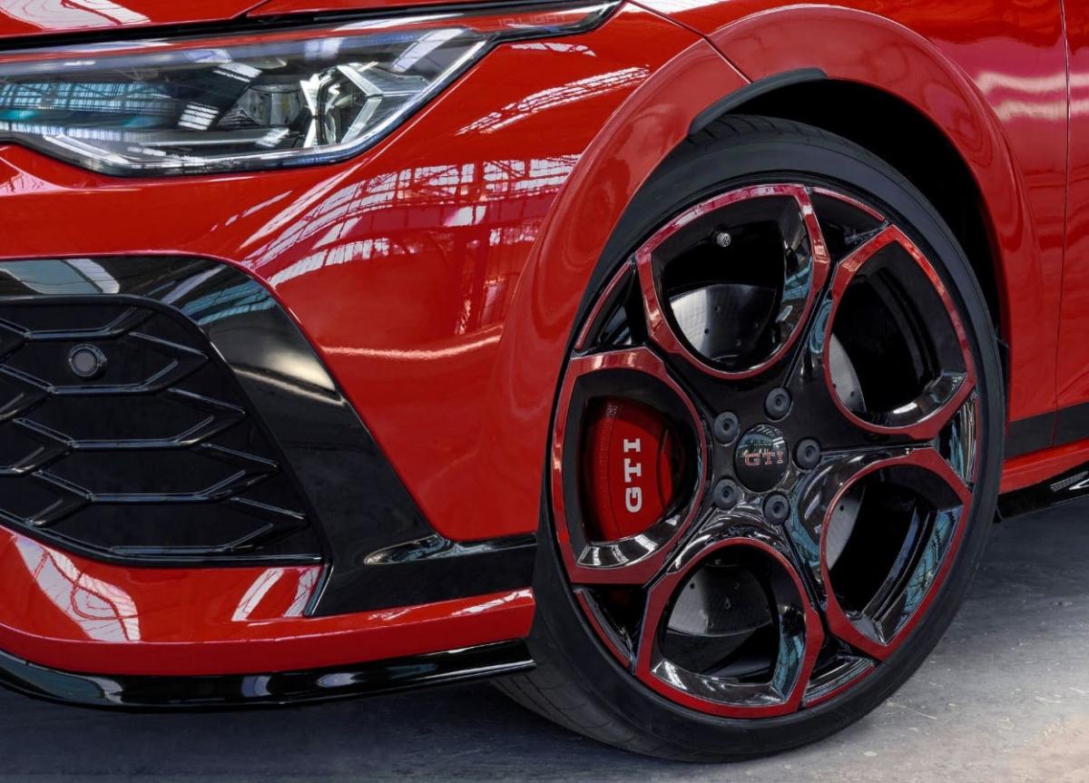 معرفی سریع ترین نسخه از گلف GTI به مناسبت نیم قرنگی این سری - 2.jpg