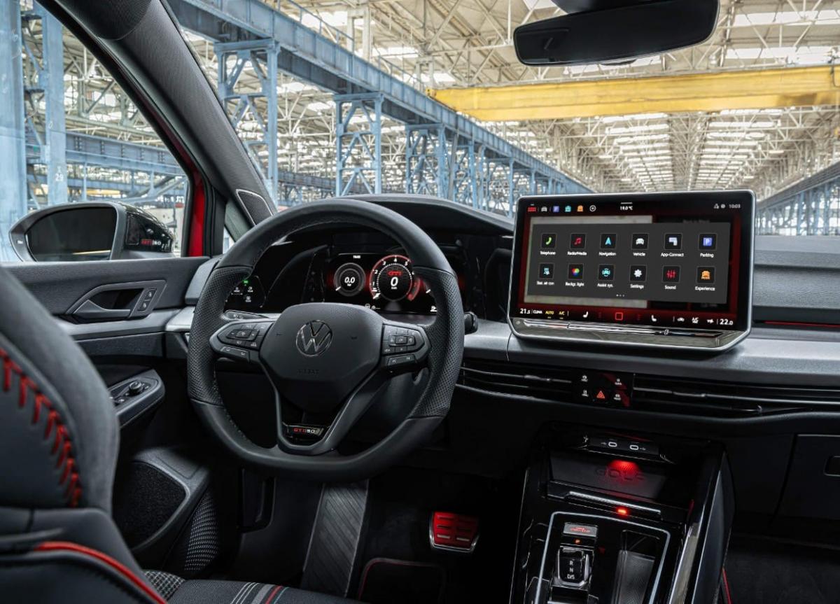 معرفی سریع ترین نسخه از گلف GTI به مناسبت نیم قرنگی این سری - 4.jpg