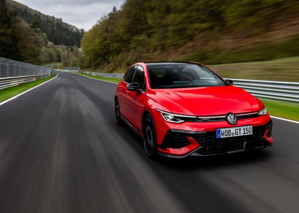 معرفی سریع ترین نسخه از گلف GTI به مناسبت نیم قرنگی این سری - 5.jpg