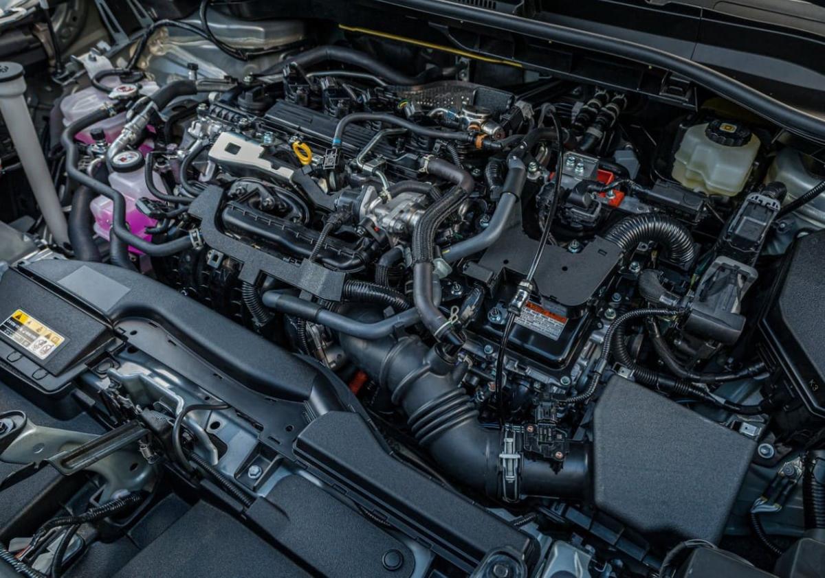 موتور تویوتا کرولا کراس هیبرید.jpg