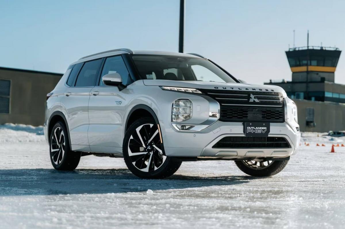 میتسوبیشی اوتلندر پلاگین.jpg