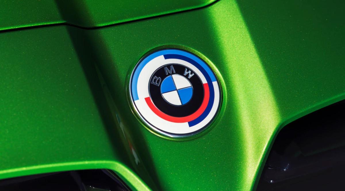 نشان افتخار BMW M در سالگرد 50 سالگی M Power.jpg