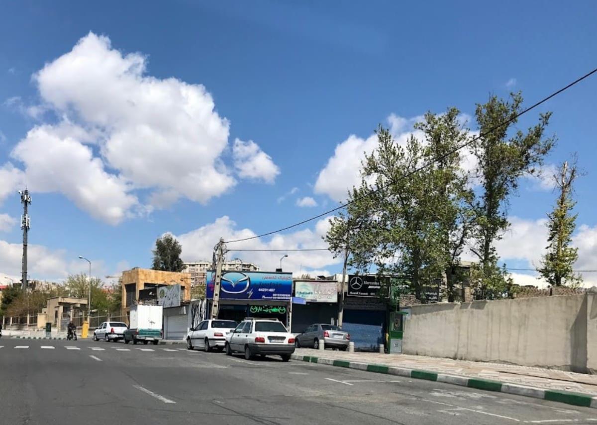 نمای بیرون مزدا سنتر.jpg