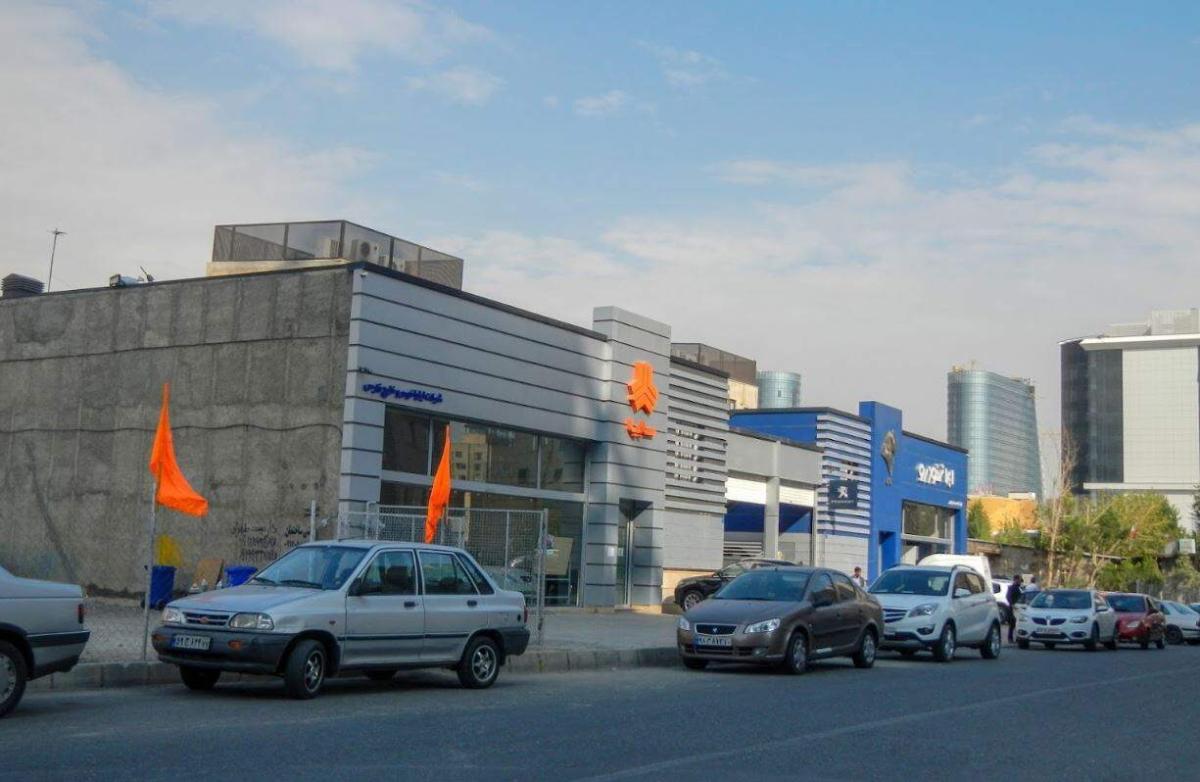 نمای بیرون نمایندگی ایران خودرو چیتگر.jpg
