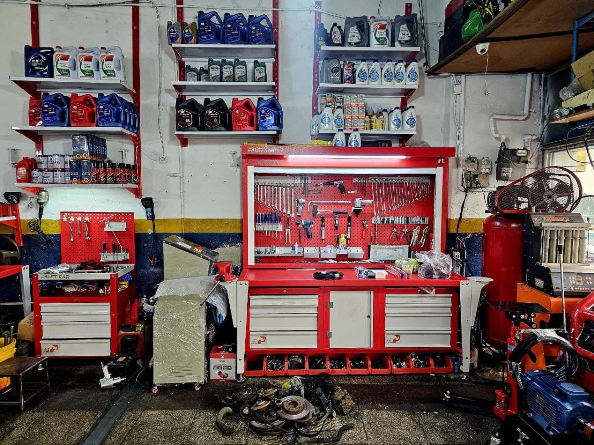 نمای داخلی تعمیرگاه آزادی.jpg