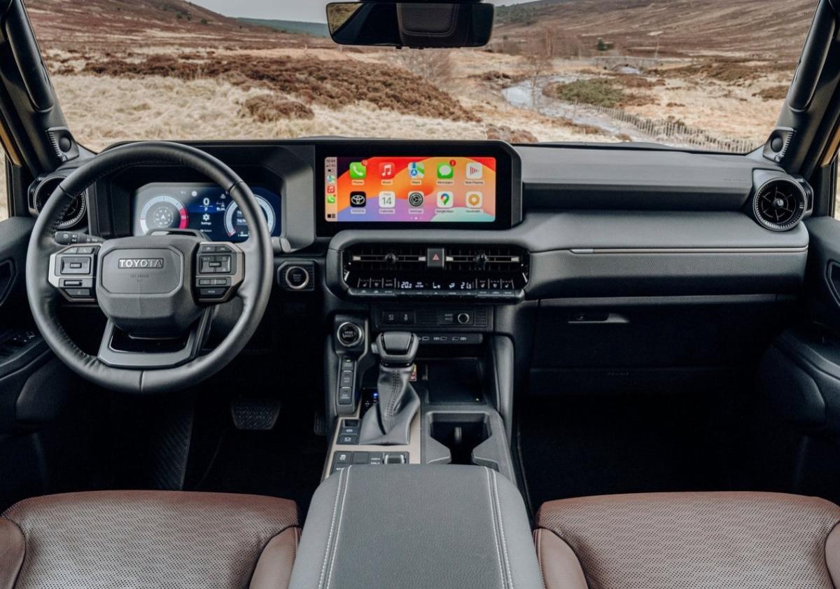 نمای داخلی تویوتا پرادو نسل جدید.jpg