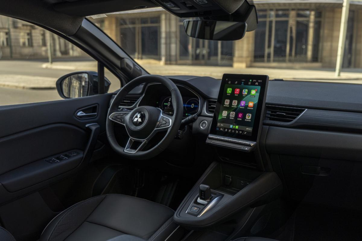 نمای داخلی میتسوبیشی گرندیس.jpg