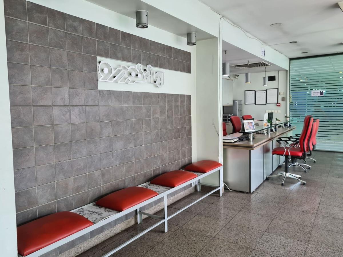 نمای داخلی نمایندگی ایران خودرو 1055.jpg