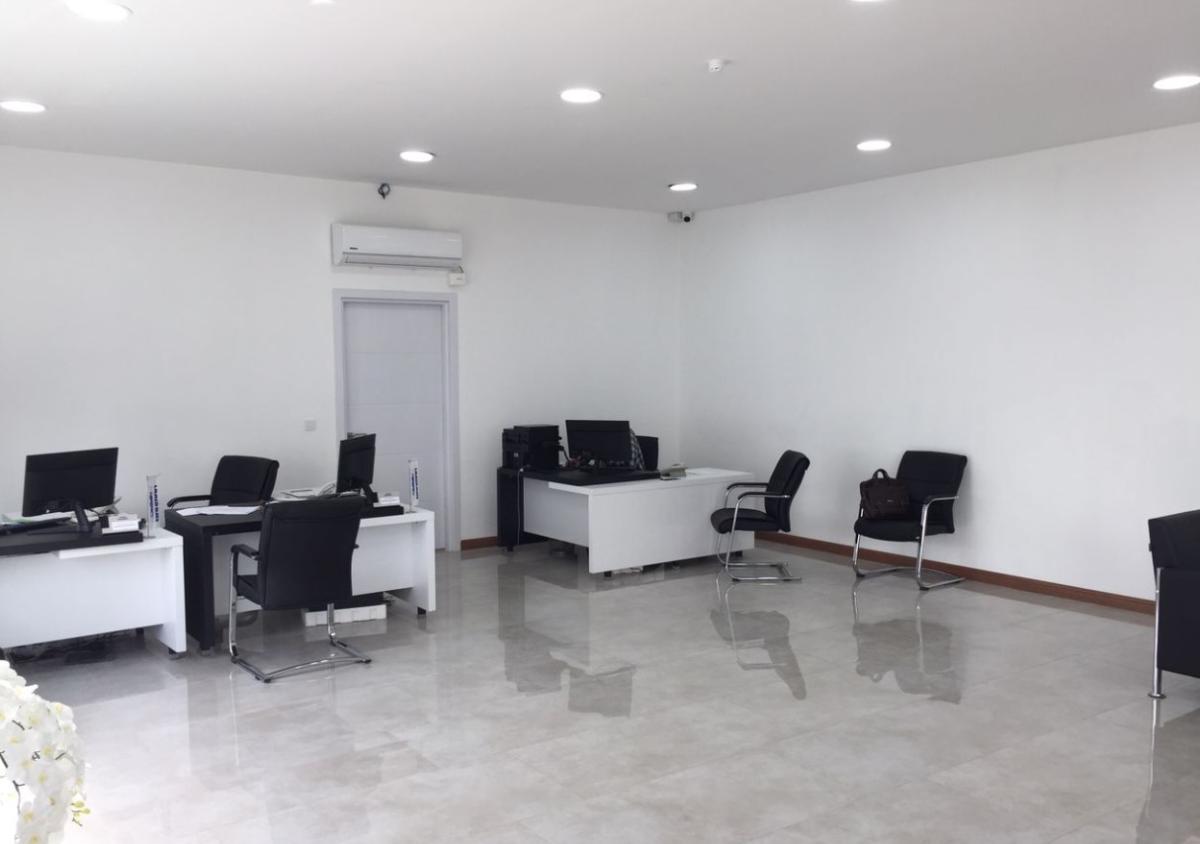 نمای داخلی نمایندگی بهمن موتور 1067.jpg