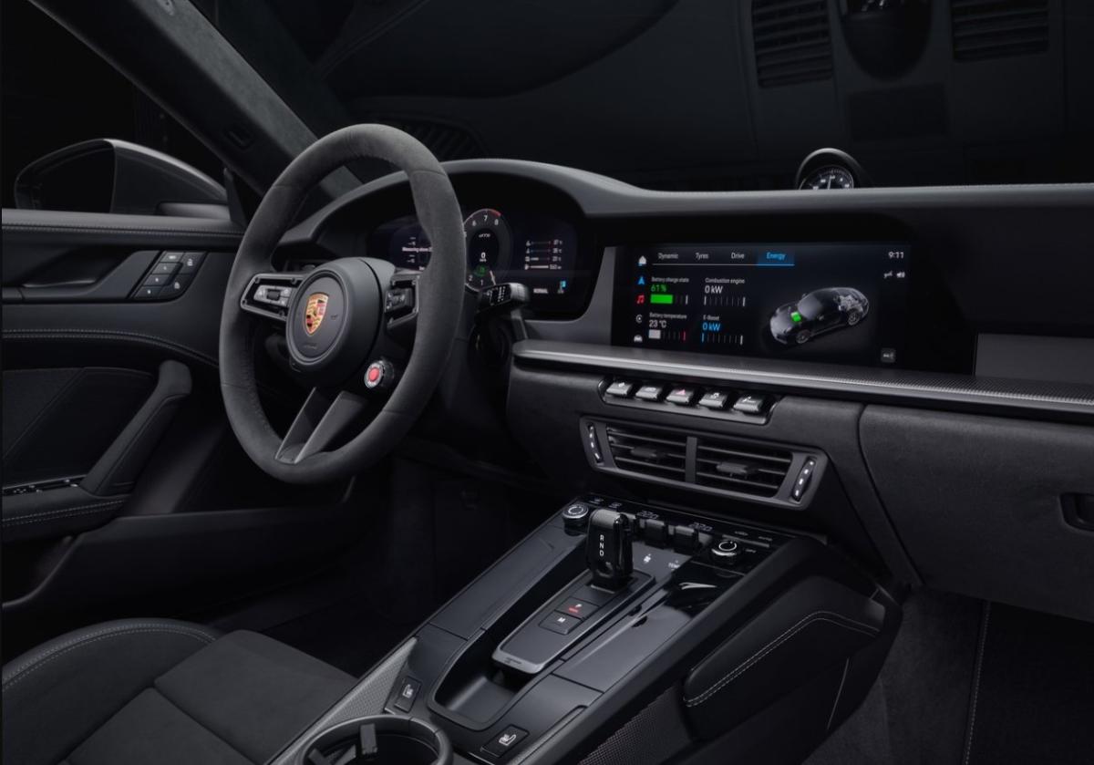 نمای داخلی پورشه 911 هیبرید.jpg