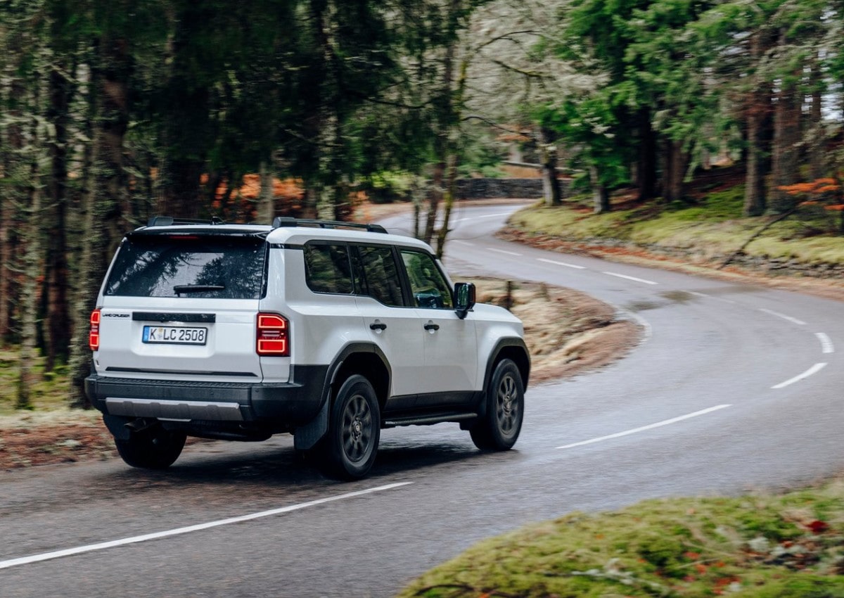 نمای عقب تویوتا پرادو نسل جدید.jpg